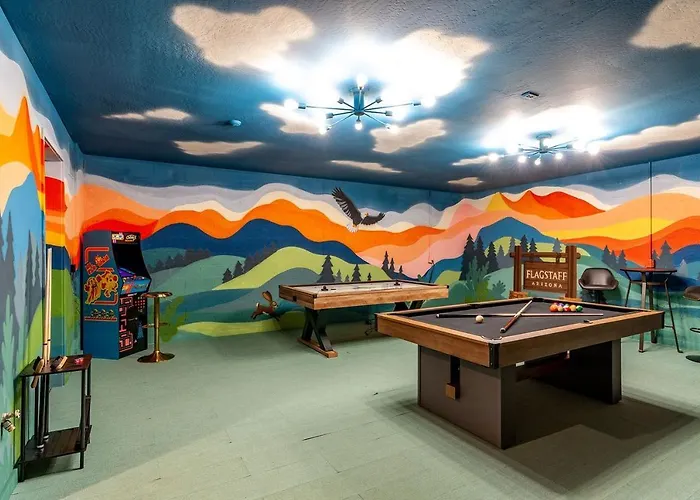 Sleeps 34 Indoor Pickleball Hot Tub & Sauna *