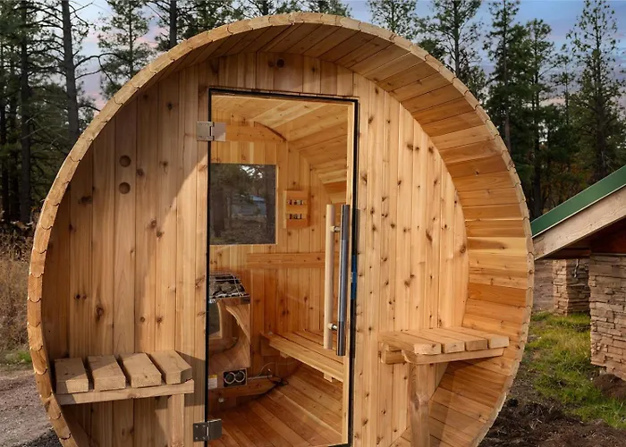 Country house Sleeps 34 Indoor Pickleball Hot Tub & Sauna *