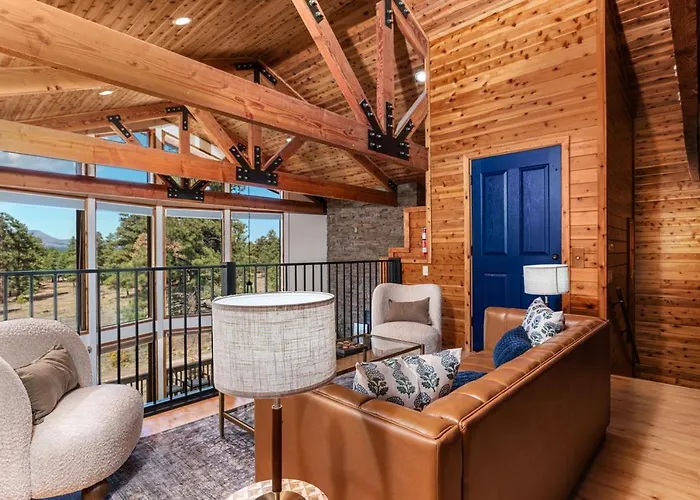 Sleeps 34 Indoor Pickleball Hot Tub & Sauna