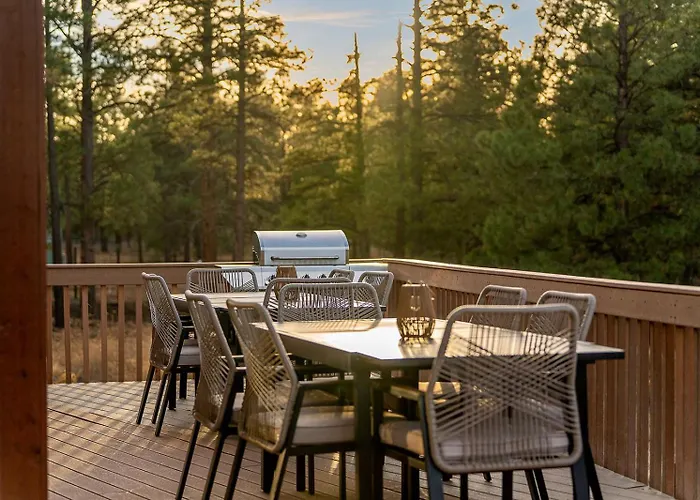 Country house Sleeps 34 Indoor Pickleball Hot Tub & Sauna *