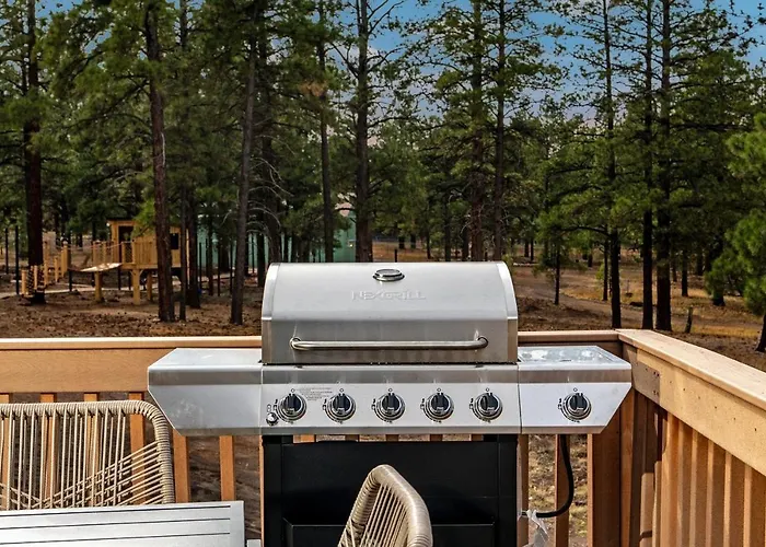 Sleeps 34 Indoor Pickleball Hot Tub & Sauna *