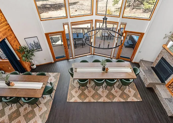 Sleeps 34 Indoor Pickleball Hot Tub & Sauna Country house