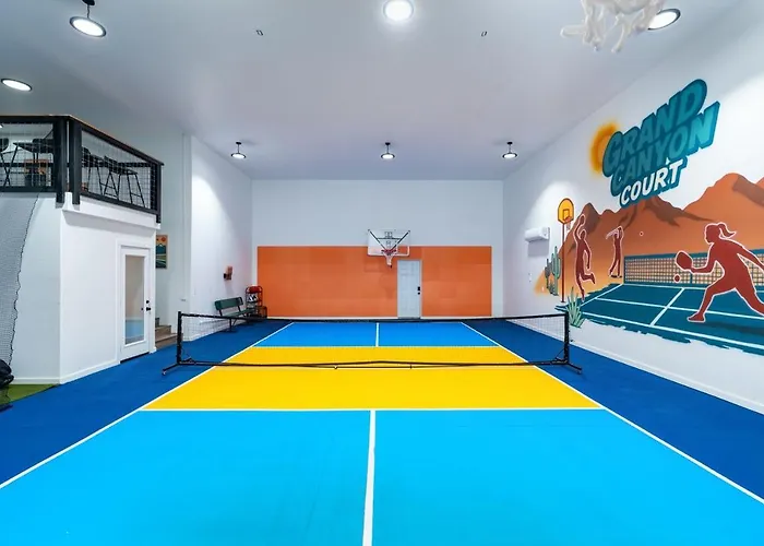 Sleeps 34 Indoor Pickleball Hot Tub & Sauna Country house *