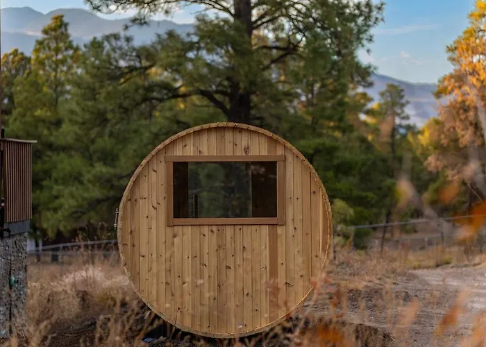 Sleeps 34 Indoor Pickleball Hot Tub & Sauna *