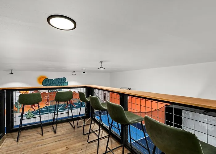 Country house Sleeps 34 Indoor Pickleball Hot Tub & Sauna Flagstaff