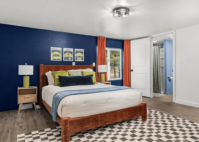 Country house Sleeps 34 Indoor Pickleball Hot Tub & Sauna Flagstaff