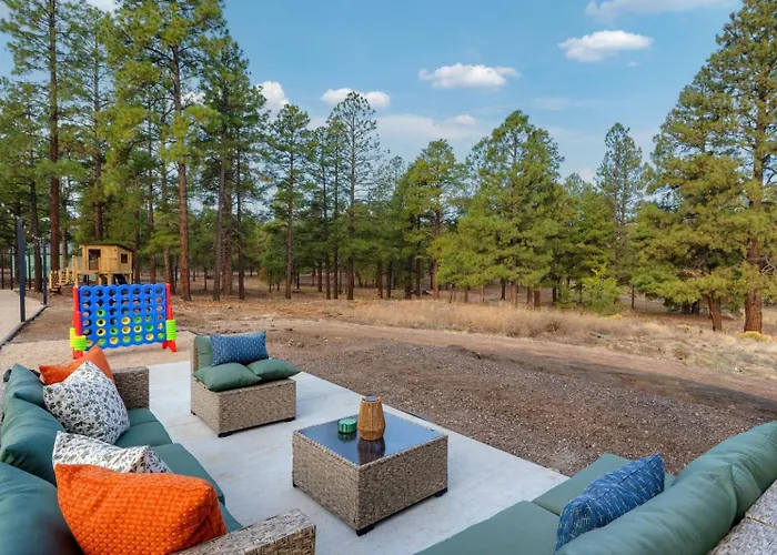 Country house Sleeps 34 Indoor Pickleball Hot Tub & Sauna *